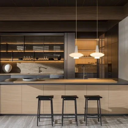 Cucina Design con penisola Hi-Line 6 Rovere Sunrise con top in marmo travertino di Molteni & C