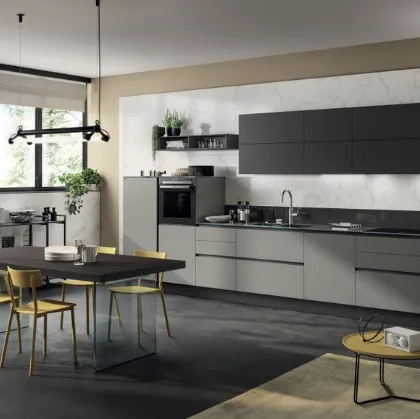 Cucina Moderna Liberamente 05 in laccato Grigio Titanio e Grigio Ferro di Scavolini