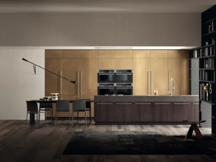 Cucina Moderna Mood 12 in finitura Noce Saxony e laccato Stained Brass di Scavolini