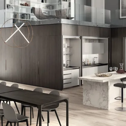 Cucina salvaspazio con isola centrale Boxi 04 in laccato lucido Grigio Chiaro di Scavolini