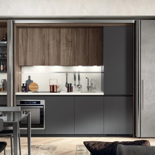 Cucina su misura Boxi 03 in Grigio Ferro opaco e Noce Garden di Scavolini