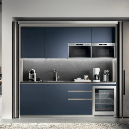 Cucina su misura salvaspazio Boxi 09 Blu Moon di Scavolini