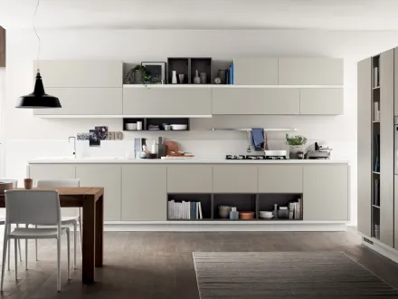 Cucina su misura Foodshelf 05 in finitura Grigio Gabbiano e Grigio Terra di Scavolini