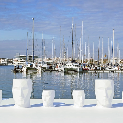 Tavolini e sgabelli di design Adan di Vondom