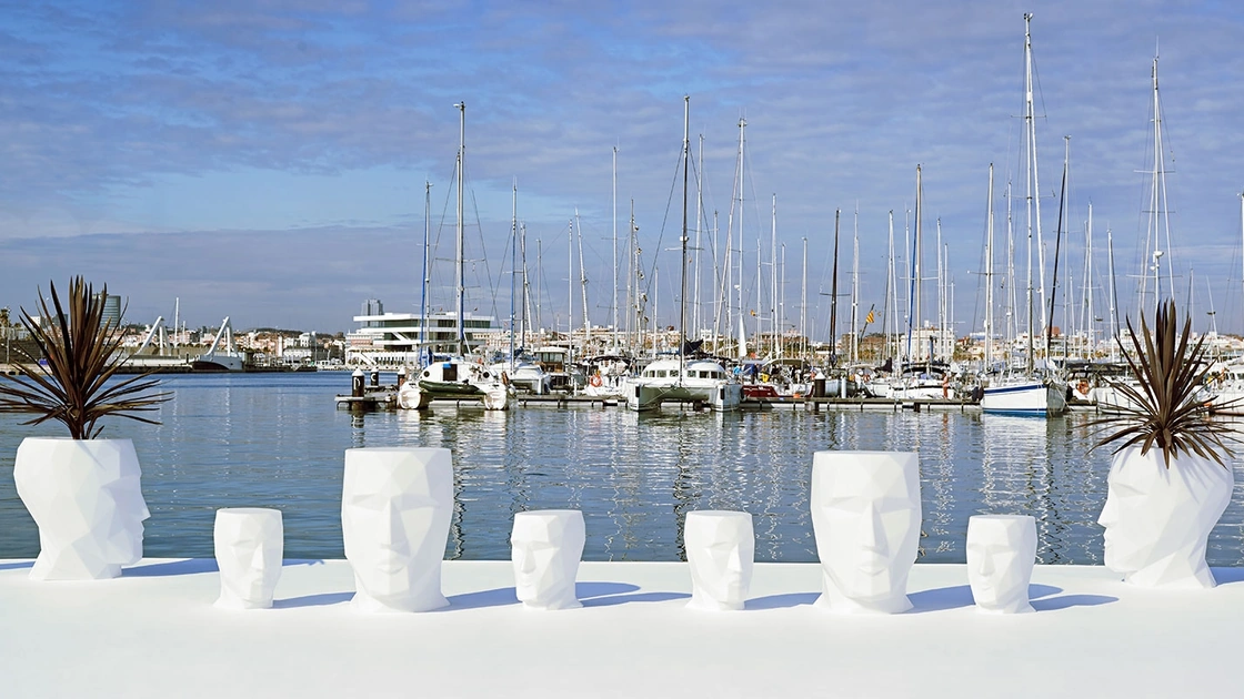 Tavolini e sgabelli di design Adan di Vondom