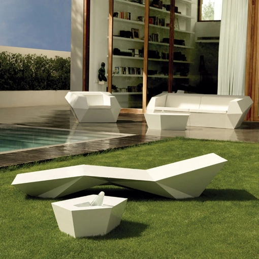 Lettino prendisole Faz Sun Chaise Lounge di Vondom
