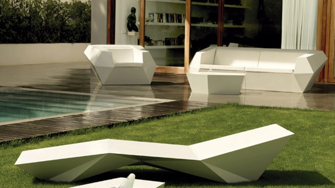 Lettino prendisole Faz Sun Chaise Lounge di Vondom