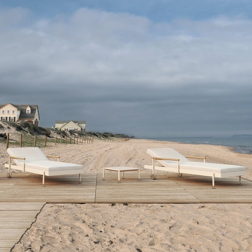 Lettino Hamptons Sun Lounger in tessuto e alluminio di Vondom