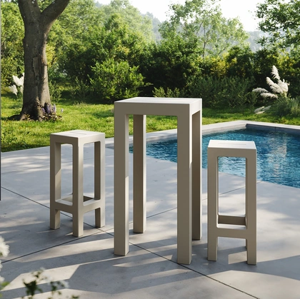 Tavolo e sgabello da giardino Jut di Vondom