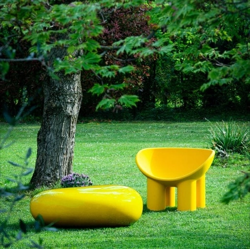 Pouf da esterno con struttura in fibra di vetro verniciata di colore giallo Koishi di Driade