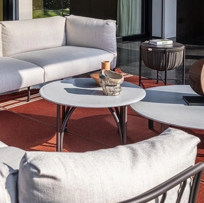 Tavolino Mirabell in pietra lavica di Poltrona Frau