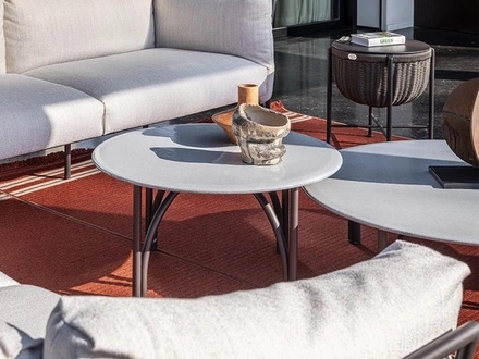 Tavolino Mirabell in pietra lavica di Poltrona Frau