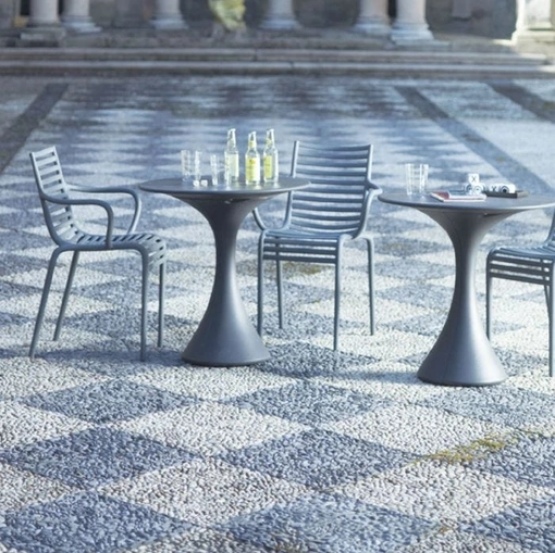 Sedia da giardino impilabile con braccioli in materiale plastico PIP-E Driade