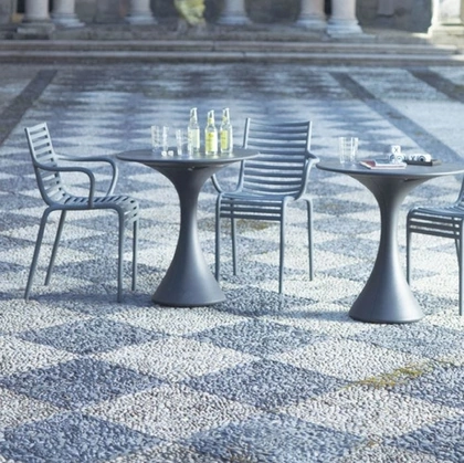 Sedia da giardino impilabile con braccioli in materiale plastico PIP-E Driade