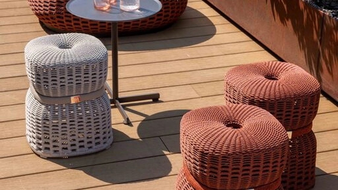 Pouf Leplì realizzato in corda intrecciata di Poltrona Frau