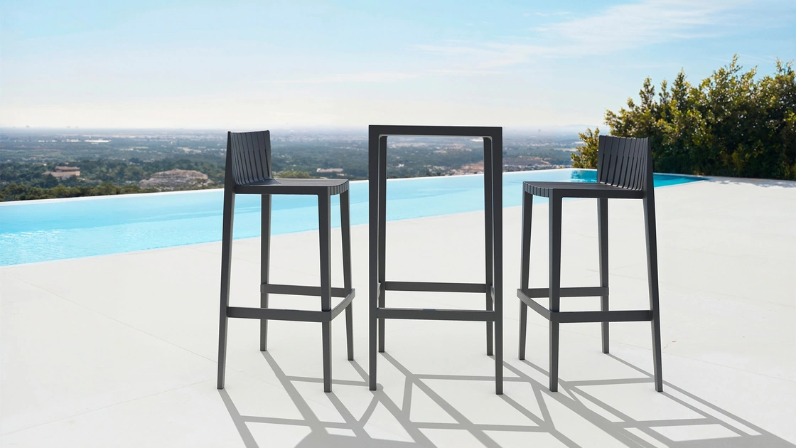 Bar Table e Sgabello Spritz di Vondom
