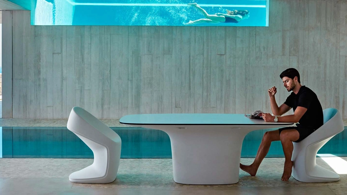 Tavolo e sedia Ufo di Vondom