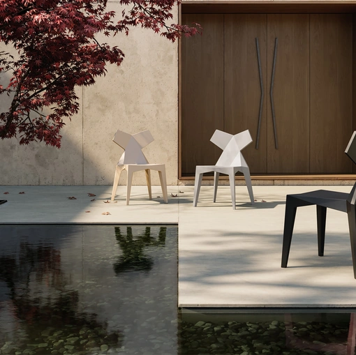 Sedia impilabile in polipropilene Kimono Chair di Vondom