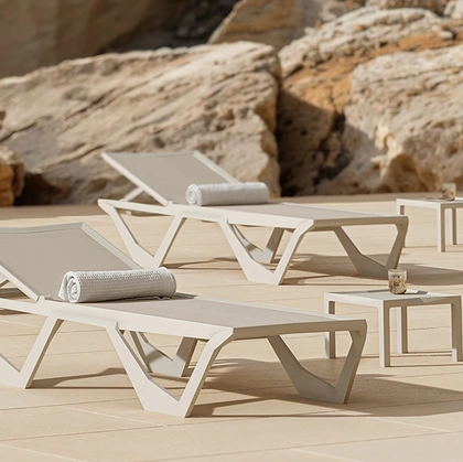 Lettino impilabile Voxel Sun Chaise di Vondom