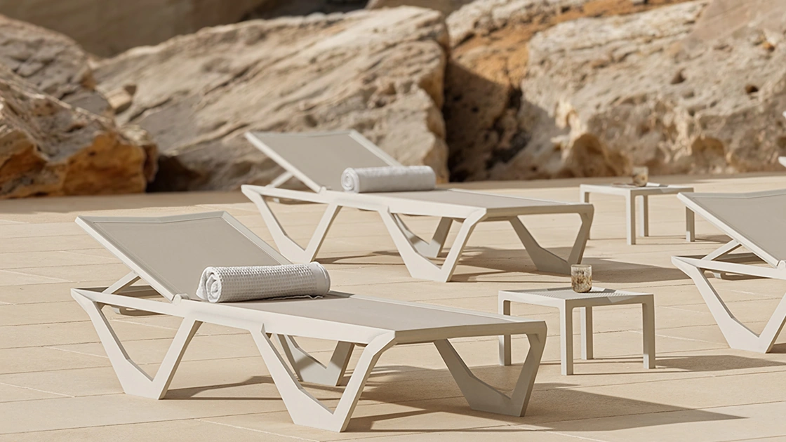 Lettino impilabile Voxel Sun Chaise di Vondom