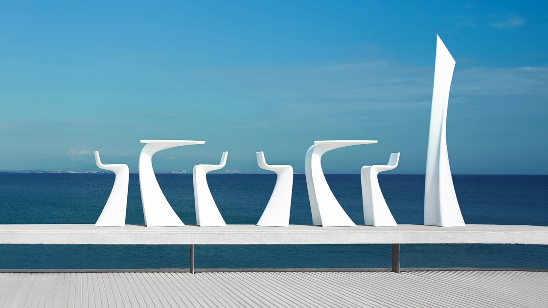 Tavolo da giardino con sgabelli Wing di Vondom