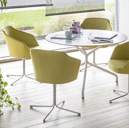 Seduta ospiti in tessuto con base in metallo Adalia di Milani