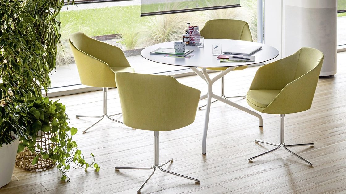 Seduta ospiti in tessuto con base in metallo Adalia di Milani