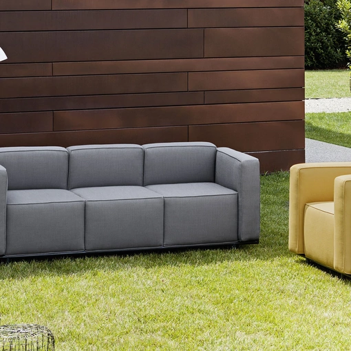 Divano e poltrona da attesa per esterno in tessuto con struttura tubolare metallica Cocktail di Milani