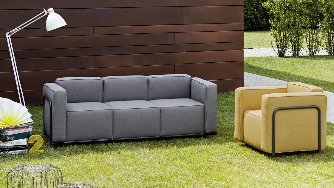 Divano e poltrona da attesa per esterno in tessuto con struttura tubolare metallica Cocktail di Milani