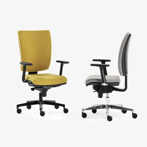 Seduta operativa con schienale alto e braccioli regolabili in altezza, la base può essere in nylon o in alluminio lucido, Five di Milani