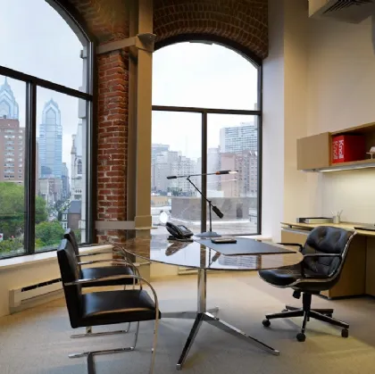 Scrivania Direzionale Florence Knoll Executive Desk Ovale di Knoll