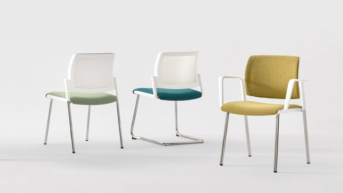 Sedia ospiti e attesa Lex di Milani