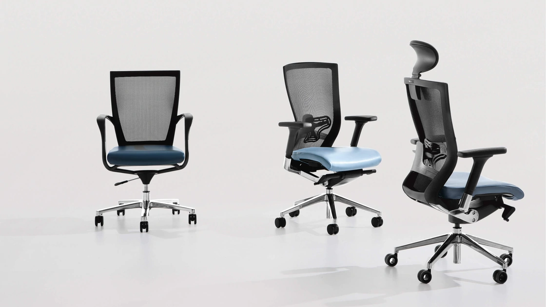 Poltrona direzionale e sedute operative X-Chair di Milani