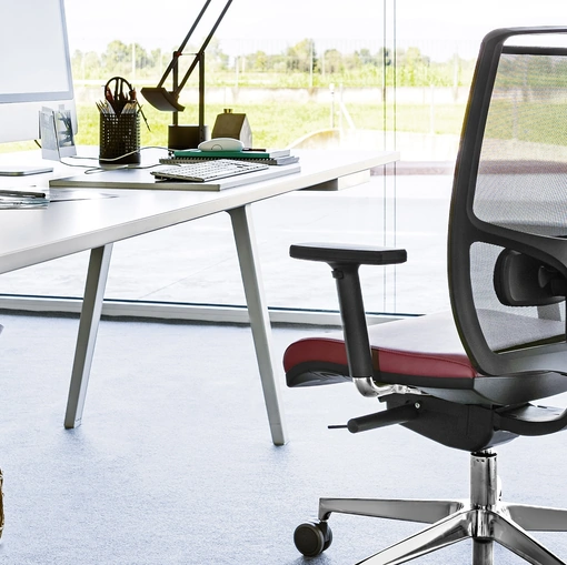 Seduta operativa con schienale alto in rete traspirante Zed di Milani