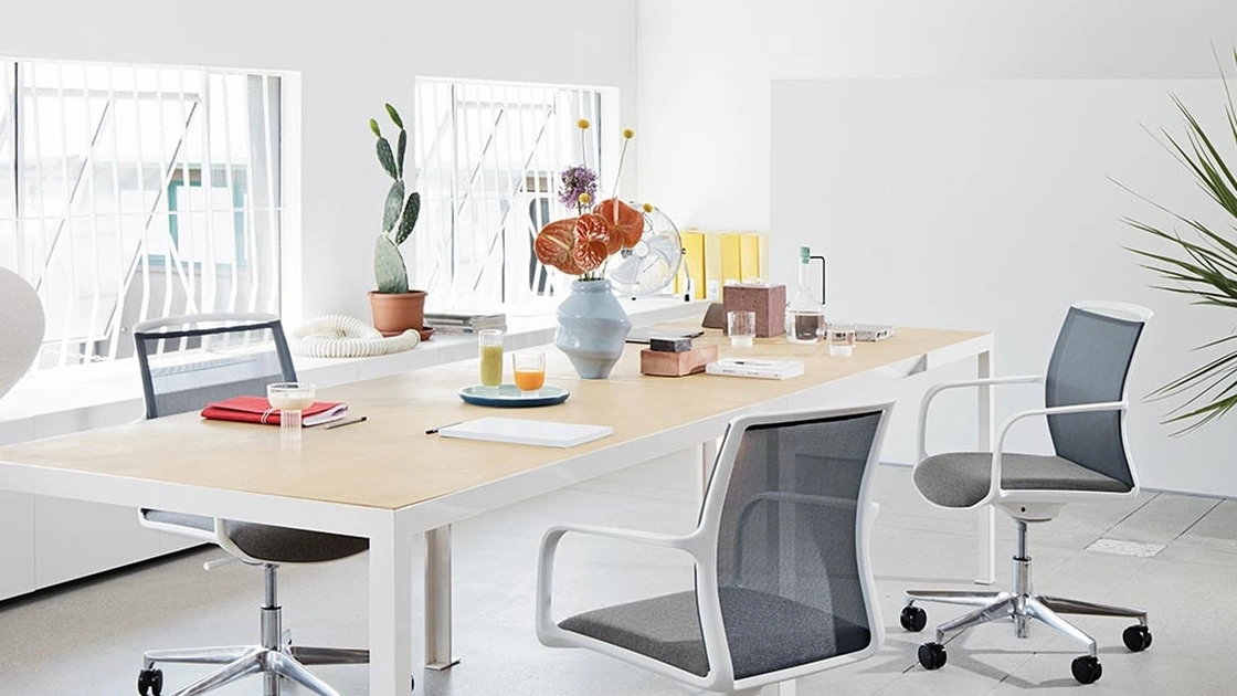 Seduta operativa con schienale basso in rete traspirante Zed di Milani