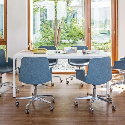 Seduta operativa in tessuto con struttura in metallo su ruote Mirò di Milani