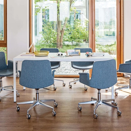 Seduta operativa in tessuto con struttura in metallo su ruote Mirò di Milani