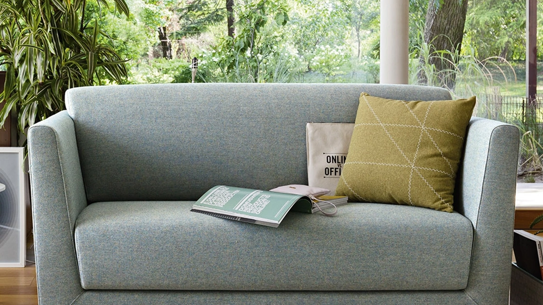 Divanetto da attesa in tessuto imbottito Nesis di Milani