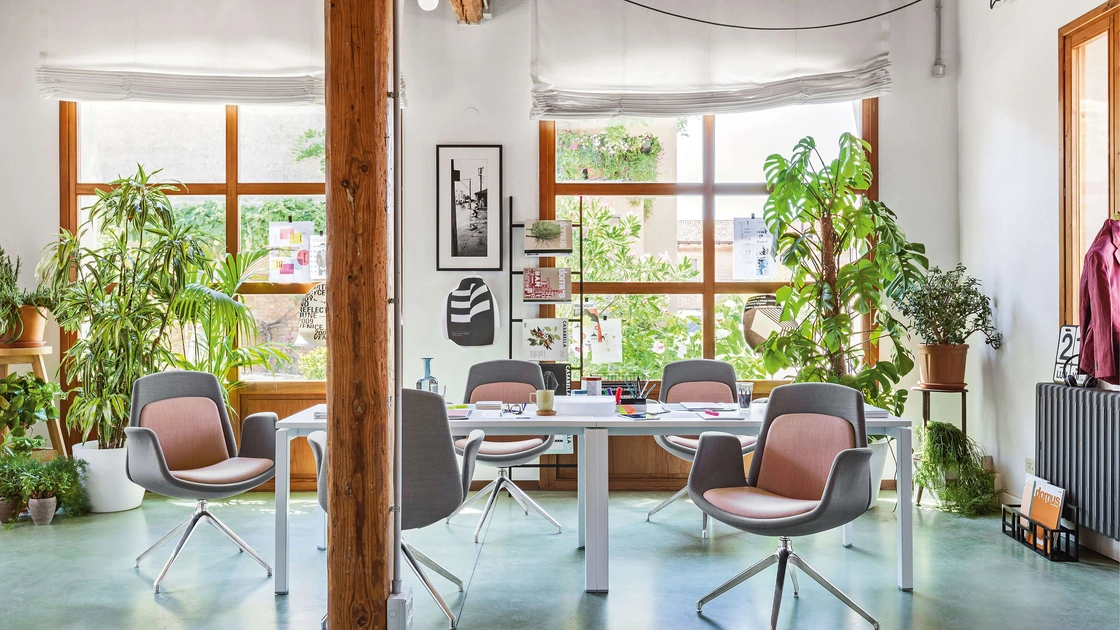 Sedia operativa ergonomica in tessuto con struttura di metallo Nordic di Milani