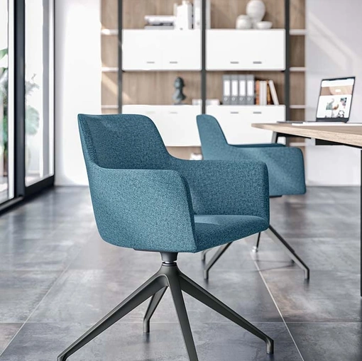 Sedia Ospiti e Attesa City in tessuto imbottito con 4 gambe in tubo di acciaio City di Quadrifoglio