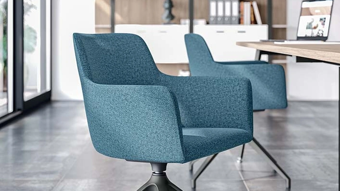 Sedia Ospiti e Attesa City in tessuto imbottito con 4 gambe in tubo di acciaio City di Quadrifoglio