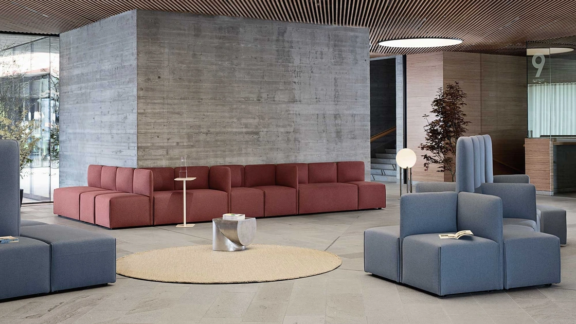 Sedute componibili per l'attesa in tessuto creano composizioni uniche più o meno separate tra loro Quiet di Milani