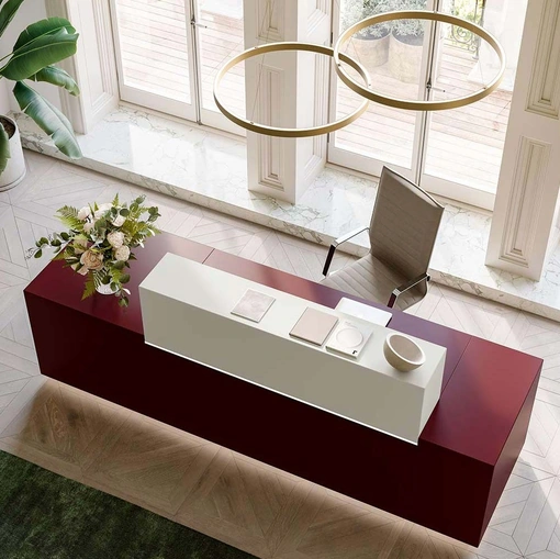 Bancone Reception Z1 dalle linee rigorose ed eleganti in laccato rosso fuoco e bianco di Quadrifoglio