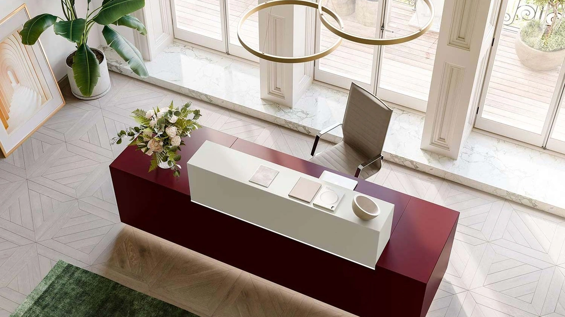 Bancone Reception Z1 dalle linee rigorose ed eleganti in laccato rosso fuoco e bianco di Quadrifoglio