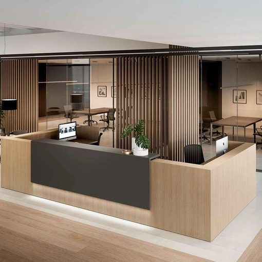 Bancone Reception su tre lati Z2 in melaminico Olmo sbiancato e Eucalipto di Quadrifoglio