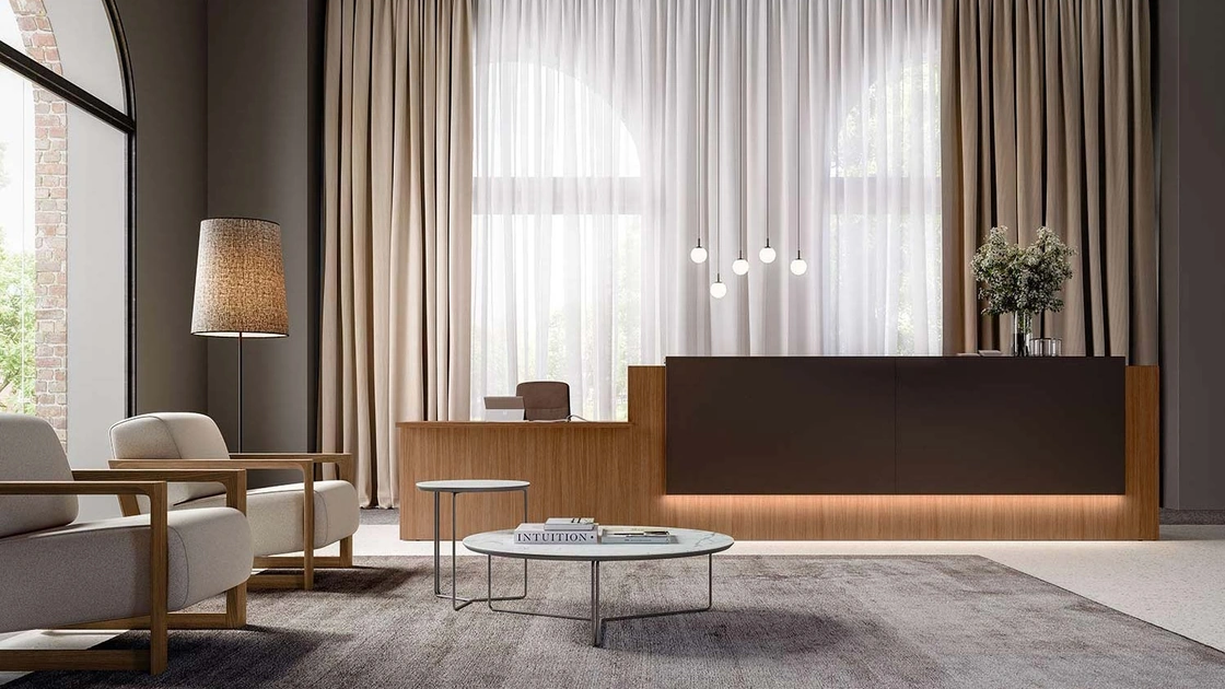 Bancone Reception lineare Z2 in melaminico Noce Canaletto e Eucalipto di Quadrifoglio