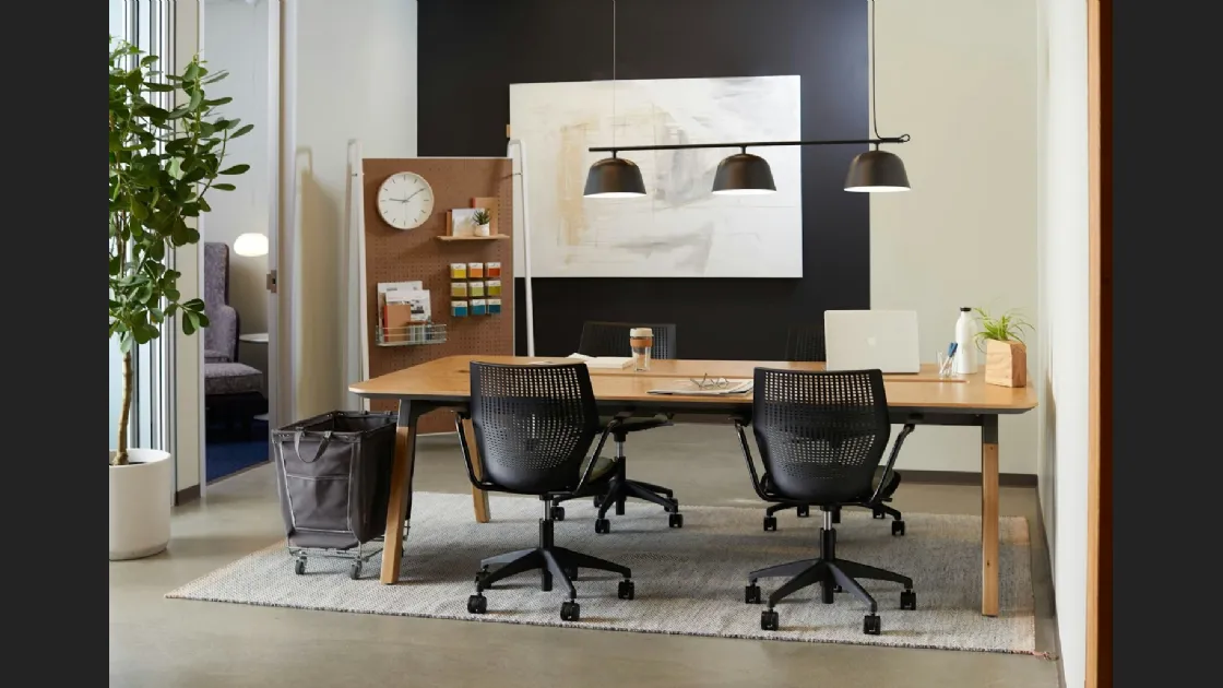 Scrivania Operativa Rockwell Unscripted Sawhorse Workbench di Knoll