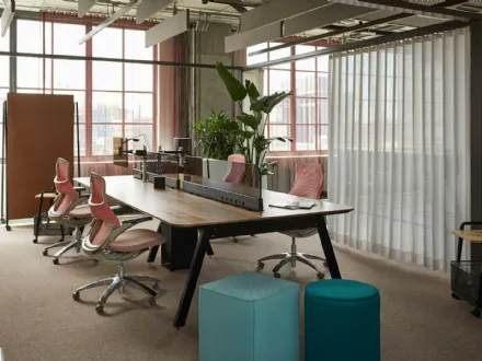 Scrivania Operativa Rockwell Unscripted Sawhorse Workbench di Knoll