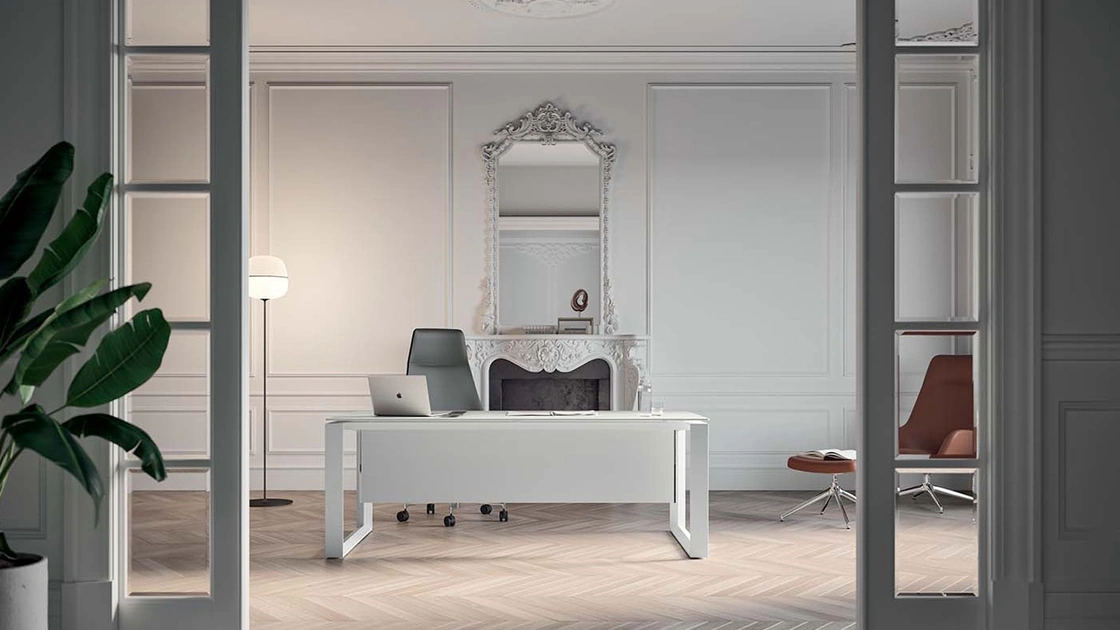 Scrivania Direzionale X7 in melaminico bianco e base in metallo di Quadrifoglio