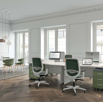 Scrivania Operativa sagomata Idea+ Pannello in melaminico Bianco con struttura in metallo Bianco Lucido di Quadrifoglio